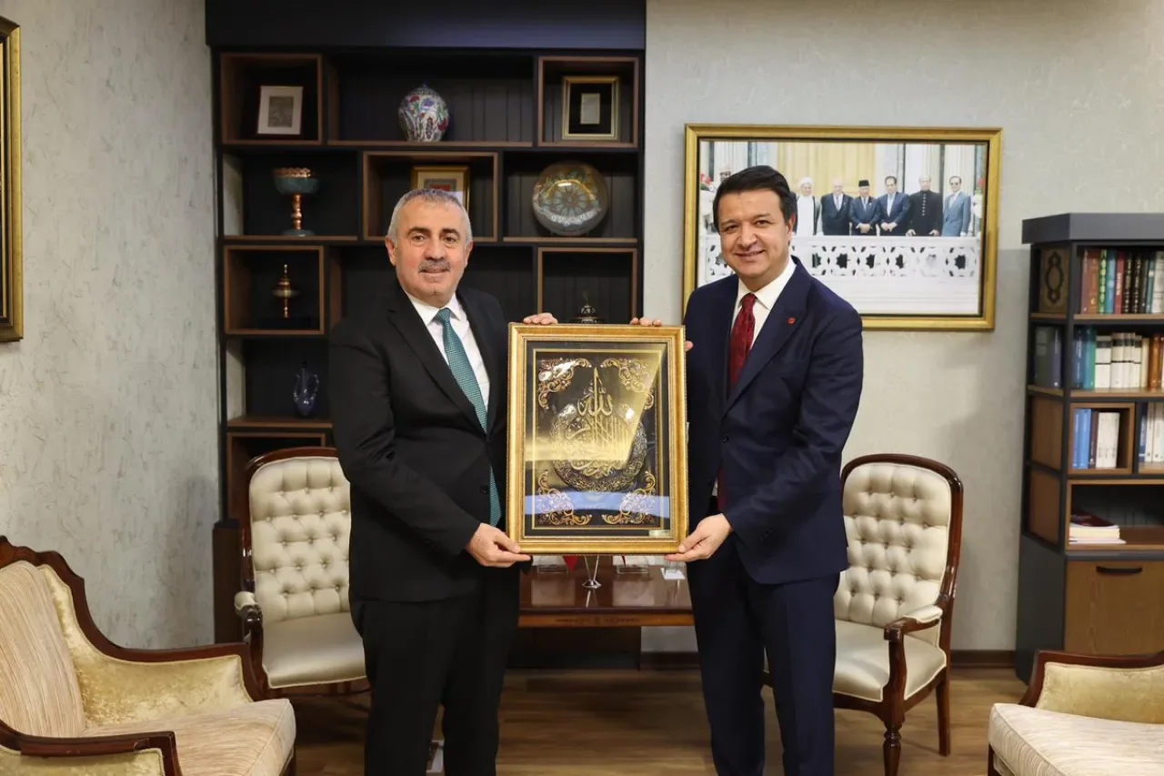 Saadet Partisi Genel Başkanı Mahmut Arıkan, Hizmet İş Sendikası Genel Başkan Vekili Halil Özdemir'i Ziyaret Etti Saadet Partisi Genel Başkanı Mahmut Arıkan, Hizmet İş Sendikası Genel Başkan Vekili Halil Özdemir'i Ziyaret Etti
