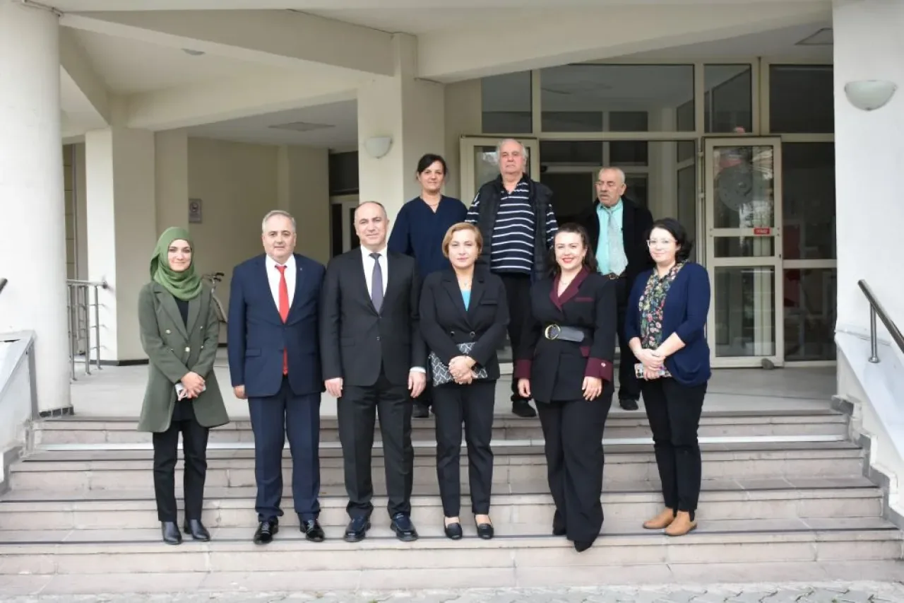 Bursa Yenişehir Kaymakamlığı, Huzurevinde Yaşlıların Yüzünü Güldürdü Bursa Yenişehir Kaymakamlığı, Huzurevinde Yaşlıların Yüzünü Güldürdü