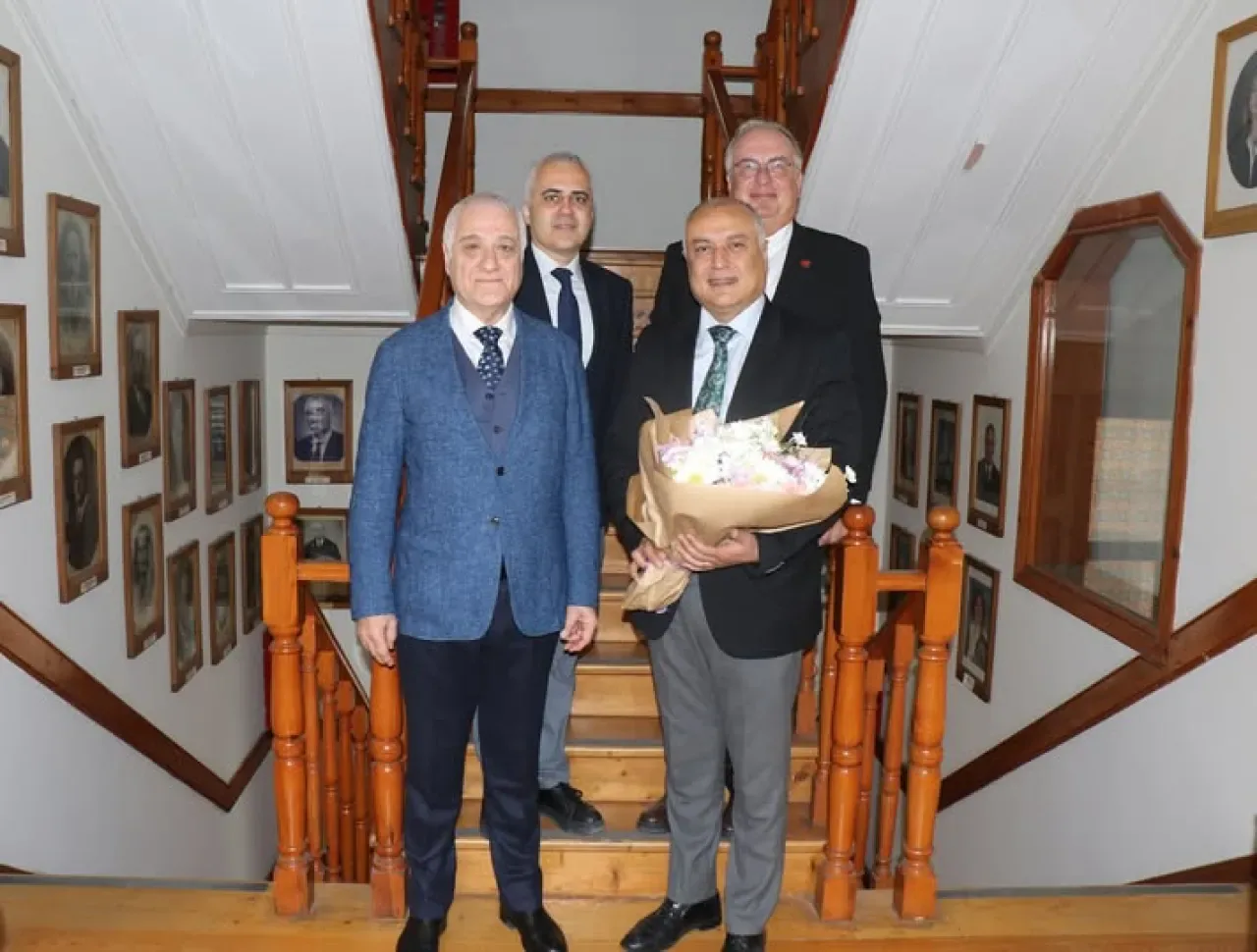 İstanbul Diş Hekimleri Odası, Diş Hekimliği Günü'nde İstanbul Üniversitesi'ni Ziyaret Etti İstanbul Diş Hekimleri Odası, Diş Hekimliği Günü'nde İstanbul Üniversitesi'ni Ziyaret Etti