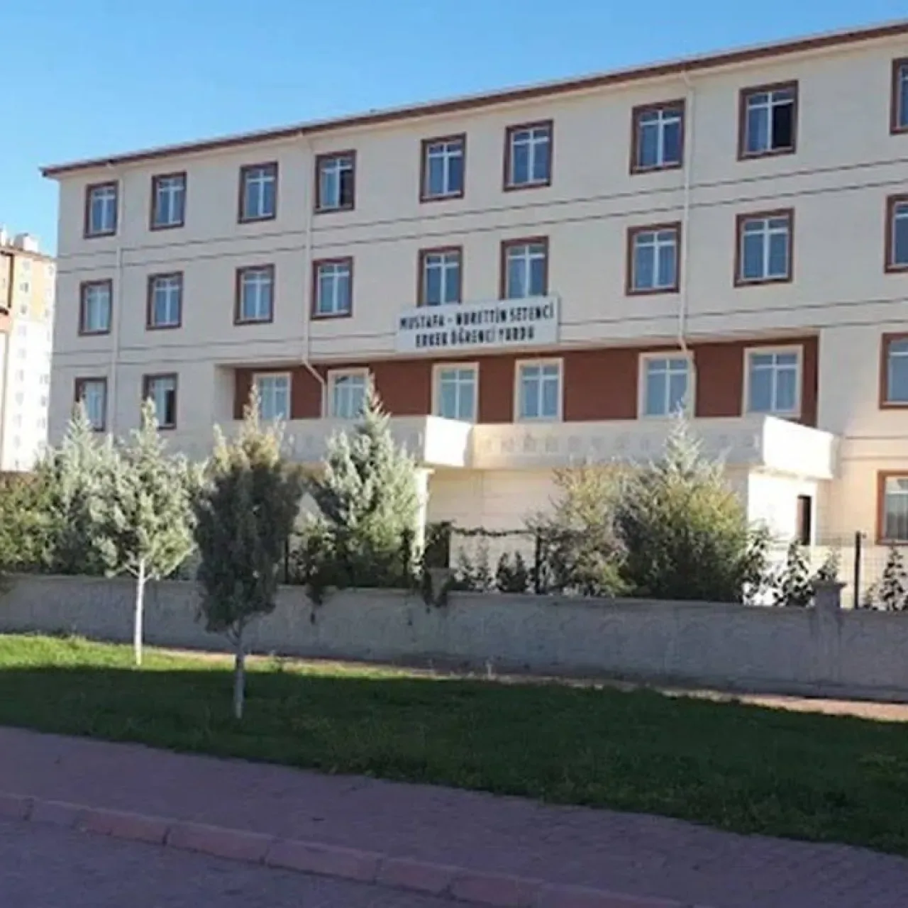Kayseri'de Öğrenci Yurdunda Korkunç İddia: 15 Yaşındaki Çocuk Soğuk Hava Deposuna Kapatılıp Darp Edildi Kayseri'de Öğrenci Yurdunda Korkunç İddia: 15 Yaşındaki Çocuk Soğuk Hava Deposuna Kapatılıp Darp Edildi