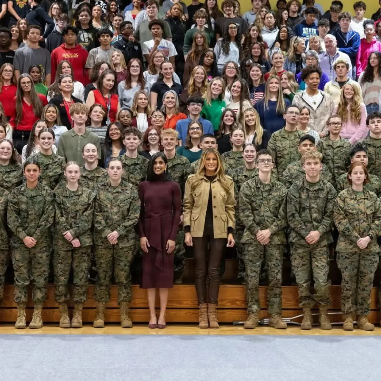 Melania Trump ve Usha Vance Askeri Üs Ziyareti Gerçekleştirdi Melania Trump ve Usha Vance Askeri Üs Ziyareti Gerçekleştirdi