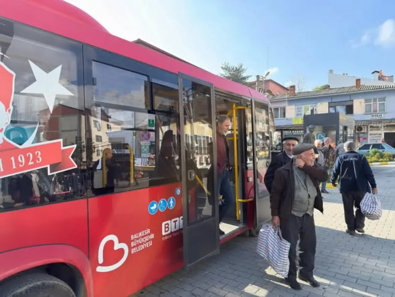 Balya'da Pazar Ulaşımı İçin Ücretsiz Servis Hizmeti Balya'da Pazar Ulaşımı İçin Ücretsiz Servis Hizmeti