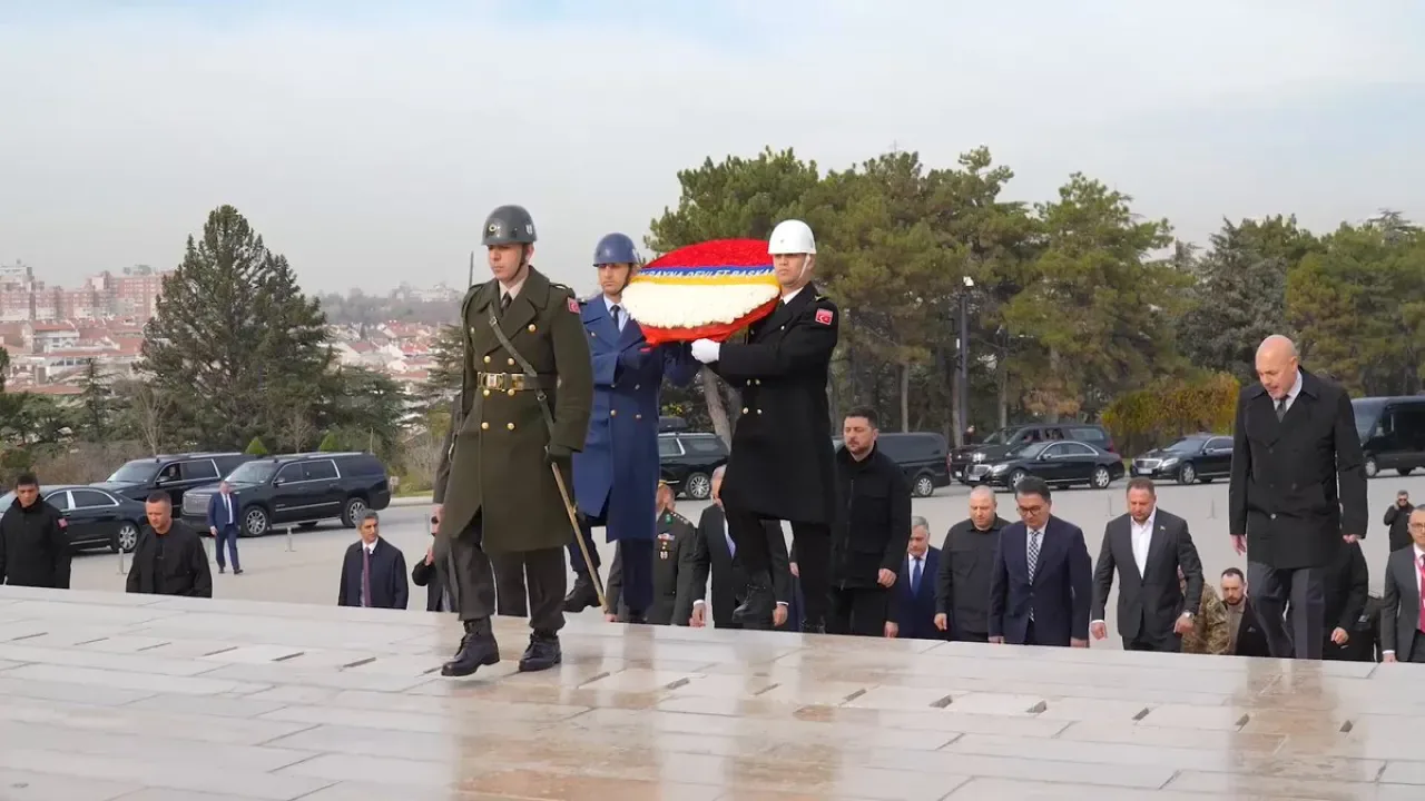 Ukrayna Devlet Başkanı Zelenskiy, Anıtkabir'i Ziyaret Etti Ukrayna Devlet Başkanı Zelenskiy, Anıtkabir'i Ziyaret Etti
