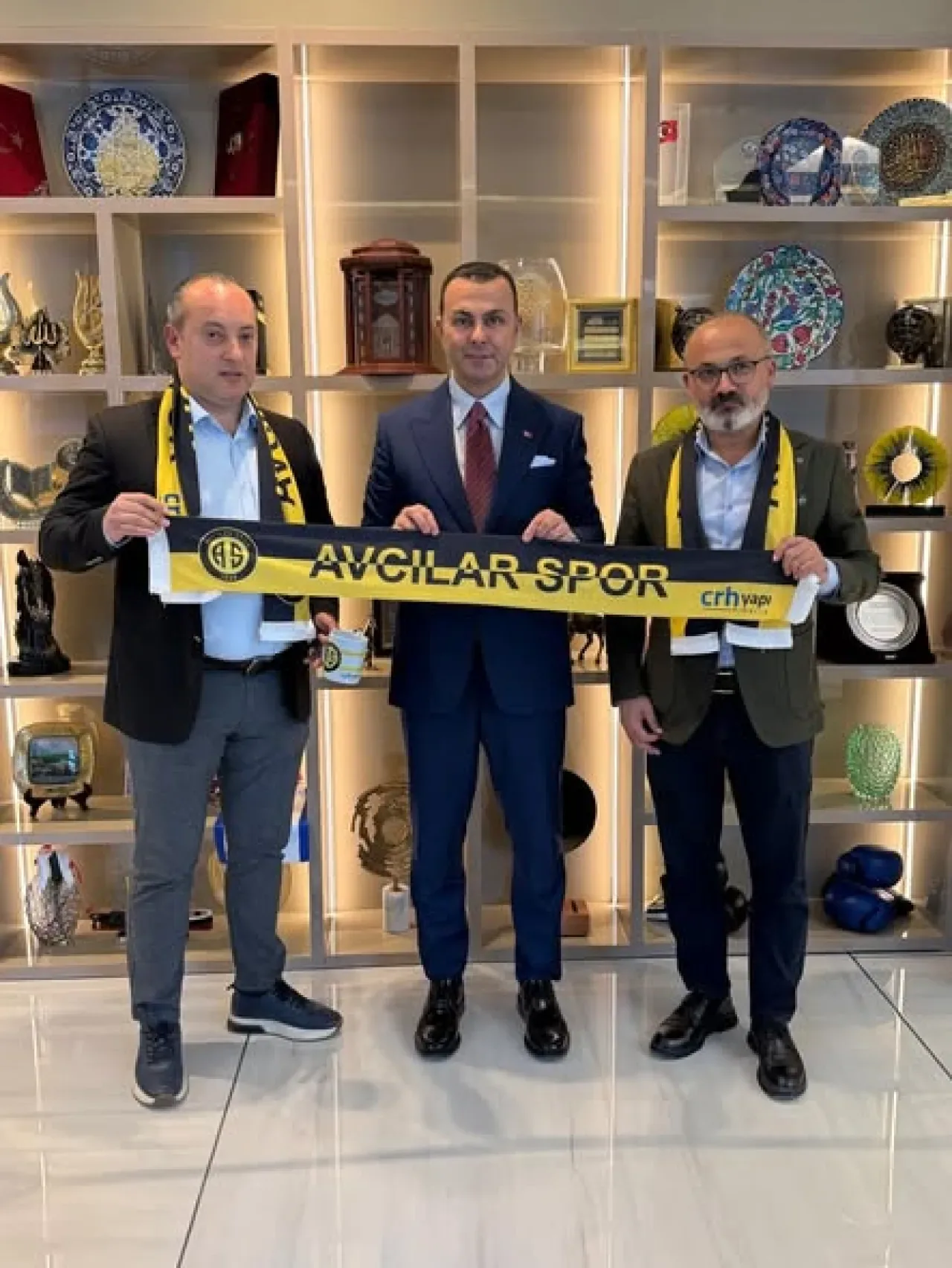 Avcılarspor Heyeti, Milletvekili Seyithan İzsiz ile Görüştü Avcılarspor Heyeti, Milletvekili Seyithan İzsiz ile Görüştü