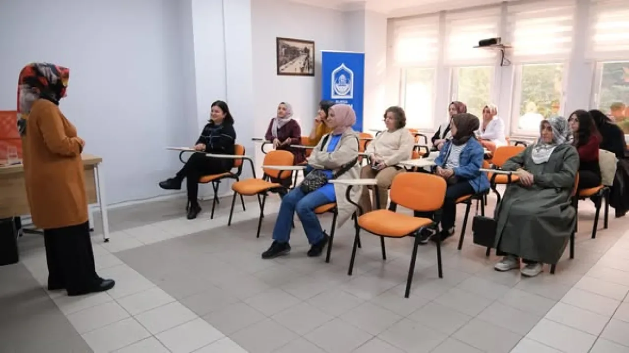Yıldırım Belediyesi'nden Ailelere "Bağımlılığa Neden Olan Ebeveyn Tutumları" Eğitimi Yıldırım Belediyesi'nden Ailelere "Bağımlılığa Neden Olan Ebeveyn Tutumları" Eğitimi
