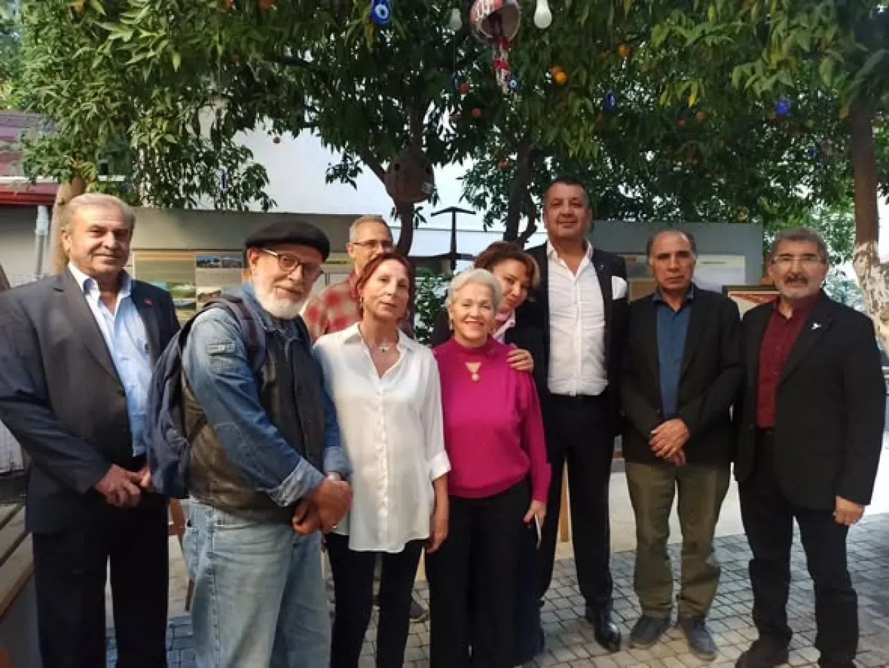 Kemer Belediye Başkanı Necati Topaloğlu, Kültür Evi'nde Açılan Resim Sergisine Katıldı Kemer Belediye Başkanı Necati Topaloğlu, Kültür Evi'nde Açılan Resim Sergisine Katıldı