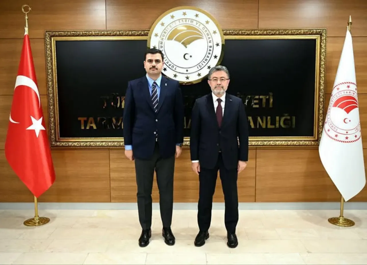 AK Parti İzmir Milletvekili İnan, Tarım ve Orman Bakanı Yumaklı'yı Ziyaret Etti AK Parti İzmir Milletvekili İnan, Tarım ve Orman Bakanı Yumaklı'yı Ziyaret Etti