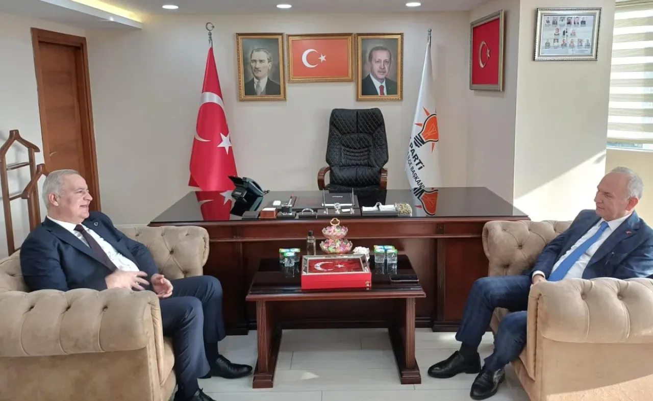 Gaziosmanpaşa'da Kaymakam Yönden'den AK Parti İlçe Başkanı Ergüneş'e Hayırlı Olsun Ziyareti Gaziosmanpaşa'da Kaymakam Yönden'den AK Parti İlçe Başkanı Ergüneş'e Hayırlı Olsun Ziyareti