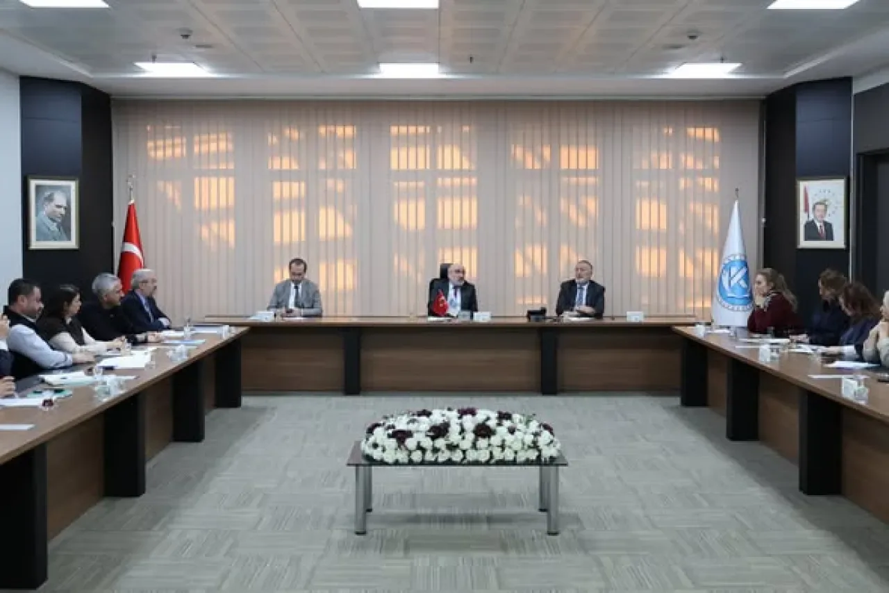 Kayseri Üniversitesi'nde Kalite Komisyonu Toplantısı Gerçekleştirildi Kayseri Üniversitesi'nde Kalite Komisyonu Toplantısı Gerçekleştirildi