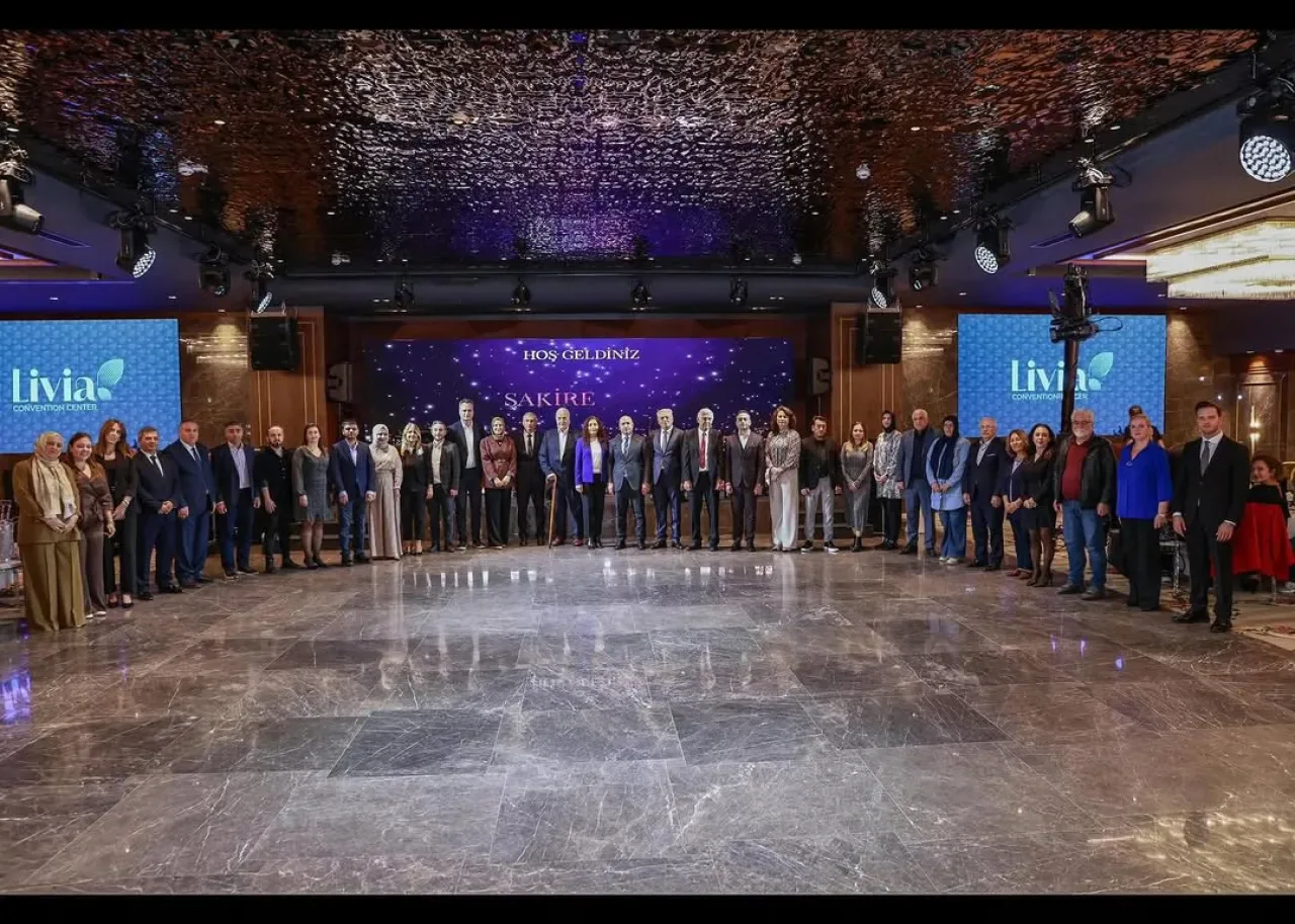 Bayrampaşa'da Öğretmenler Günü Coşkusu: Sancak ve Soy Ailelerinin Ev Sahipliğinde Anlamlı Program Bayrampaşa'da Öğretmenler Günü Coşkusu: Sancak ve Soy Ailelerinin Ev Sahipliğinde Anlamlı Program
