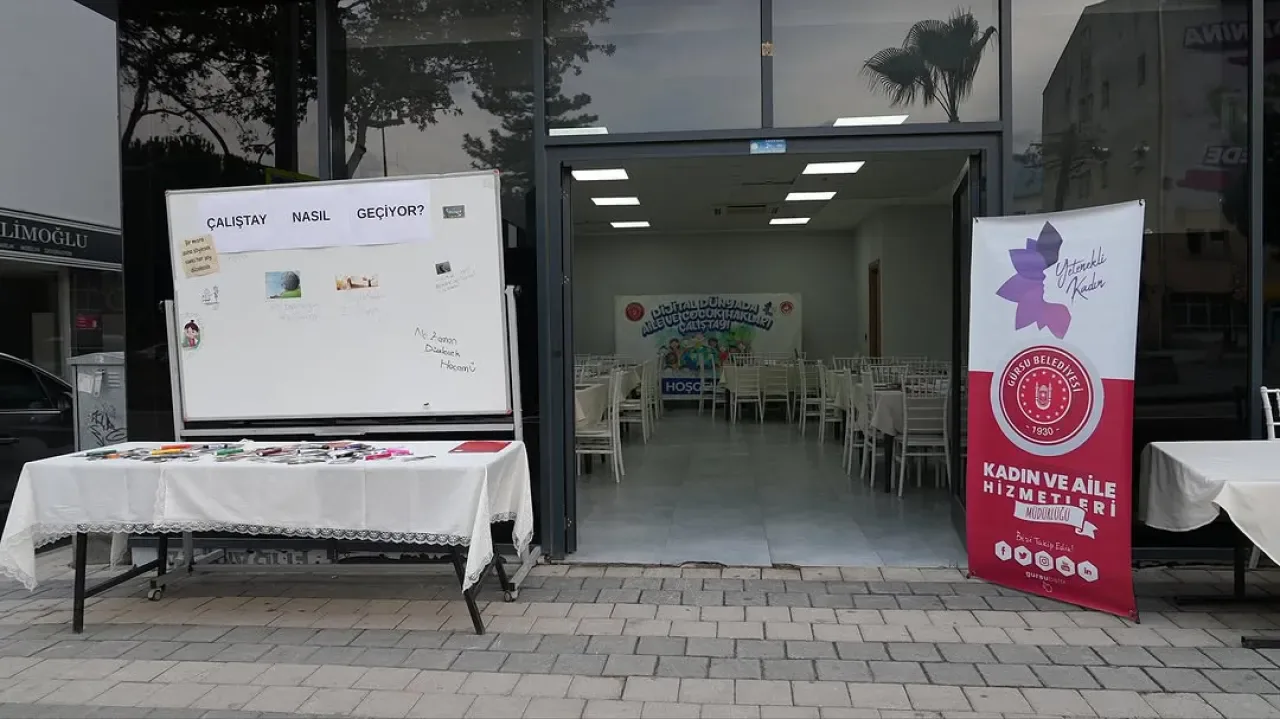 Gürsu'da Dünya Çocuk Hakları Günü'nde Dijital Çağda Aile ve Çocuk Hakları Çalıştayı Gürsu'da Dünya Çocuk Hakları Günü'nde Dijital Çağda Aile ve Çocuk Hakları Çalıştayı