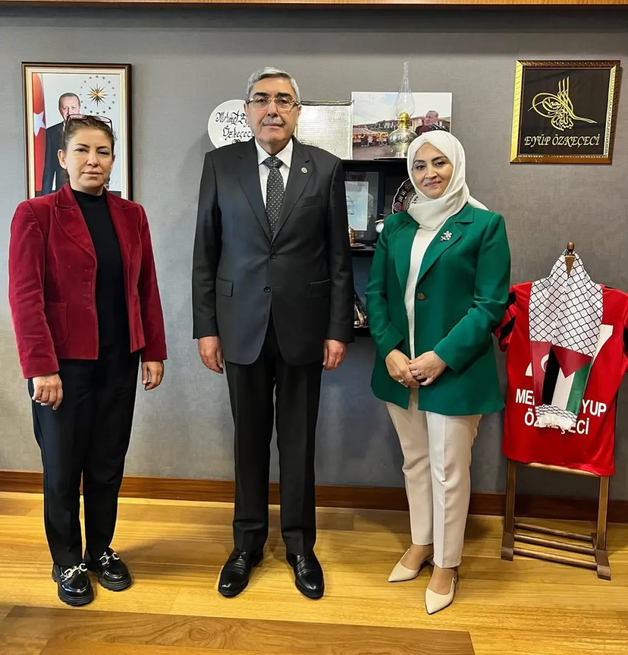 AK Parti Şahinbey İlçe Kadın Kolları Başkanı Fatmagül Aslandağ'a Milletvekili Ziyareti AK Parti Şahinbey İlçe Kadın Kolları Başkanı Fatmagül Aslandağ'a Milletvekili Ziyareti