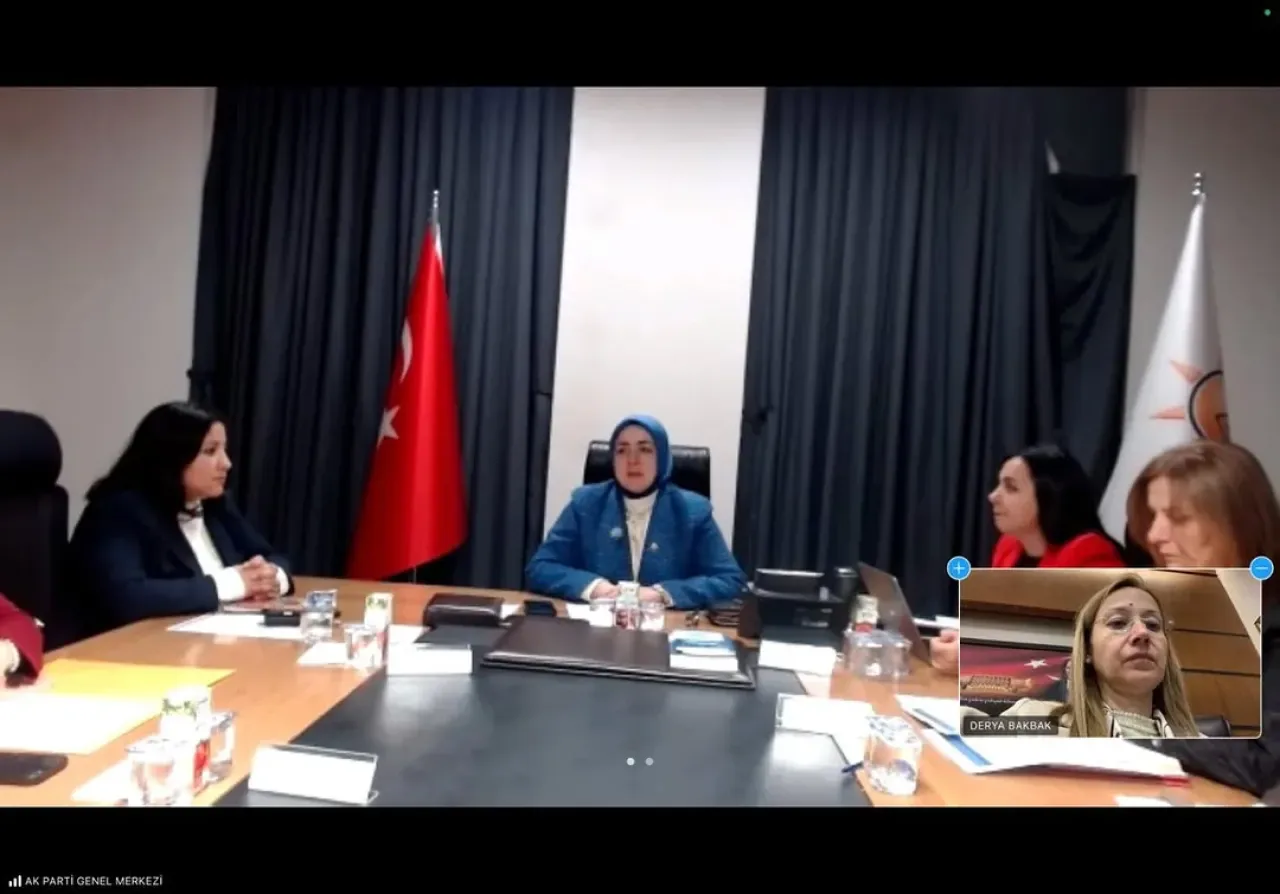 AK Parti Kadın Kolları'ndan Yeni Dönem Çalışmaları AK Parti Kadın Kolları'ndan Yeni Dönem Çalışmaları