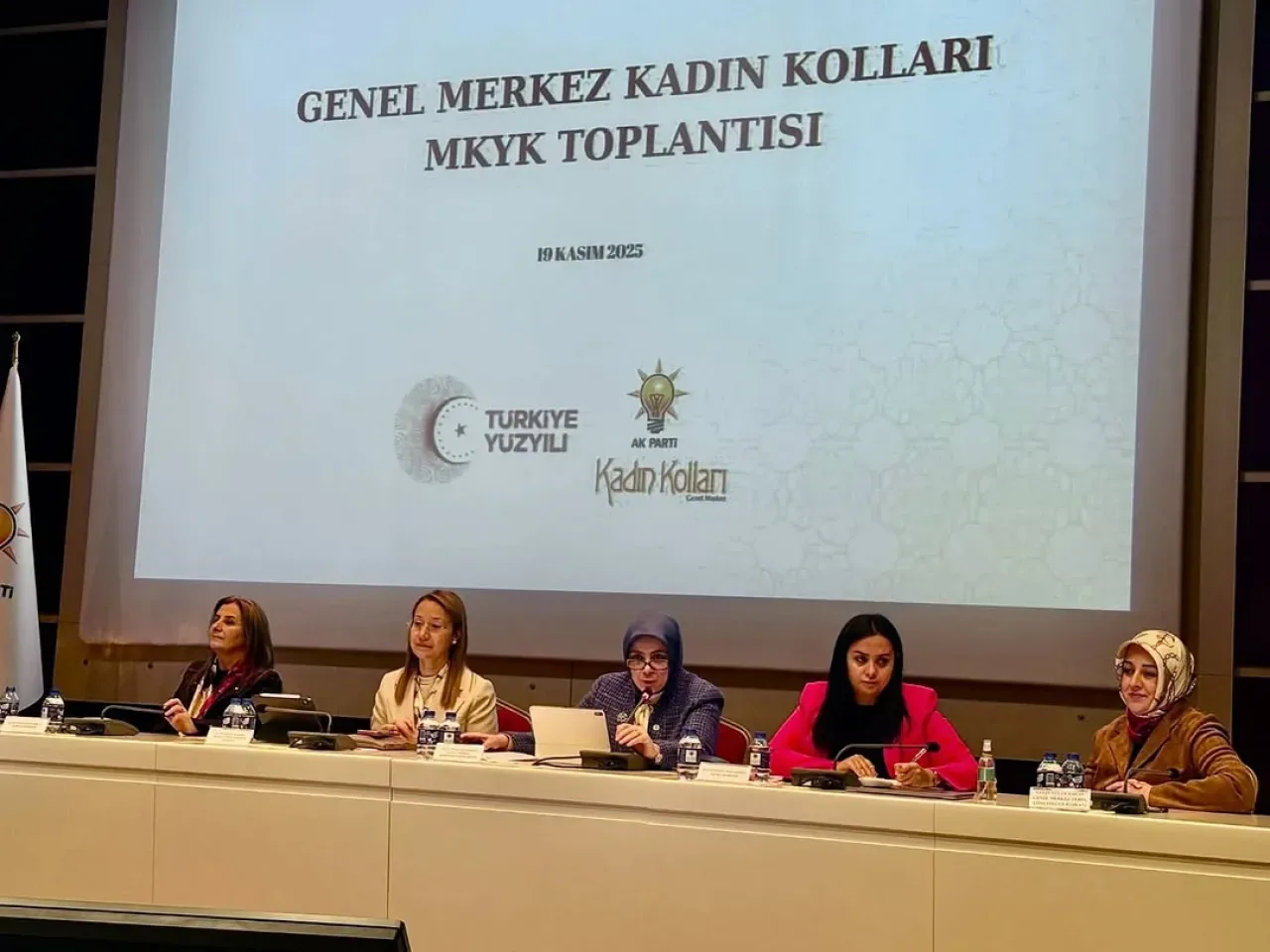 AK Parti Kadın Kolları MKYK Toplantısı ile Türkiye Yüzyılı'na Hazırlanıyor AK Parti Kadın Kolları MKYK Toplantısı ile Türkiye Yüzyılı'na Hazırlanıyor