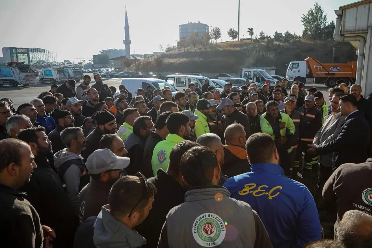 Etimesgut Belediyesi'nden Temizlik Hizmetlerini İyileştirme Toplantısı Etimesgut Belediyesi'nden Temizlik Hizmetlerini İyileştirme Toplantısı