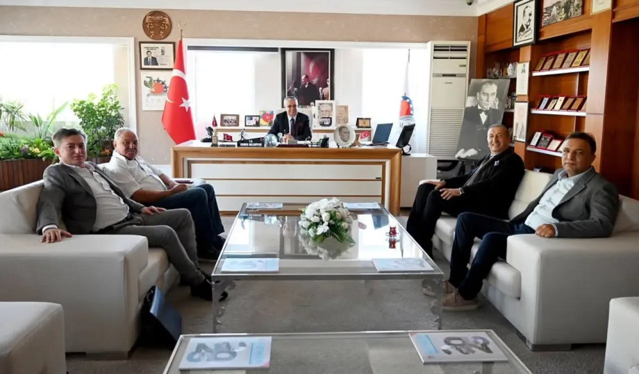 ABP Genel Başkanı Yalçın, Kemer Belediye Başkanı Topaloğlu'nu Ziyaret Etti ABP Genel Başkanı Yalçın, Kemer Belediye Başkanı Topaloğlu'nu Ziyaret Etti
