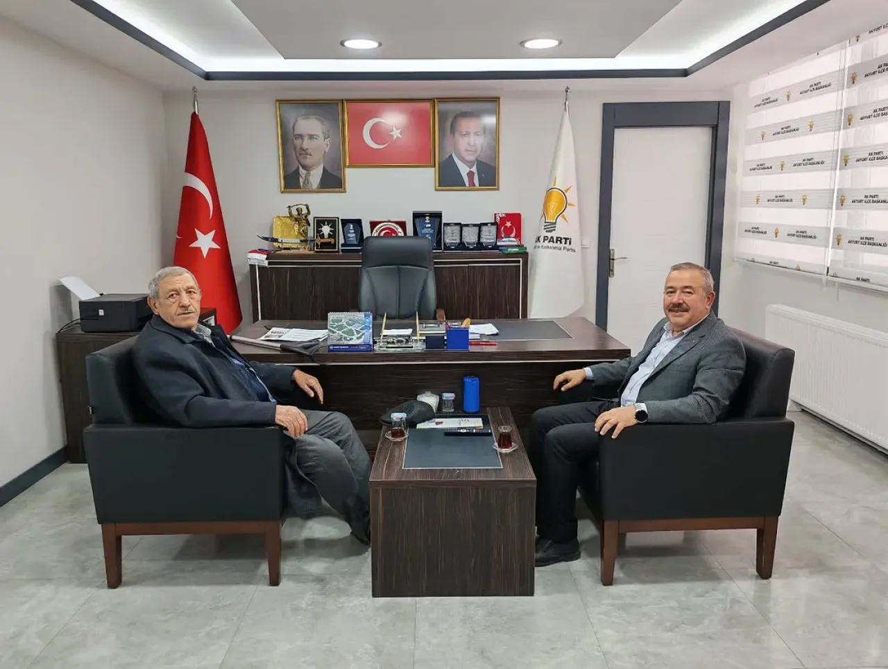 Akyurt'ta AK Parti Teşkilatına Duygusal Ziyaret Akyurt'ta AK Parti Teşkilatına Duygusal Ziyaret