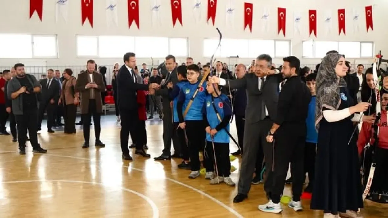 İstanbul'da Binlerce Öğrenci "Okçuluk Benim Sporum" Projesi ile Tanıştı İstanbul'da Binlerce Öğrenci "Okçuluk Benim Sporum" Projesi ile Tanıştı
