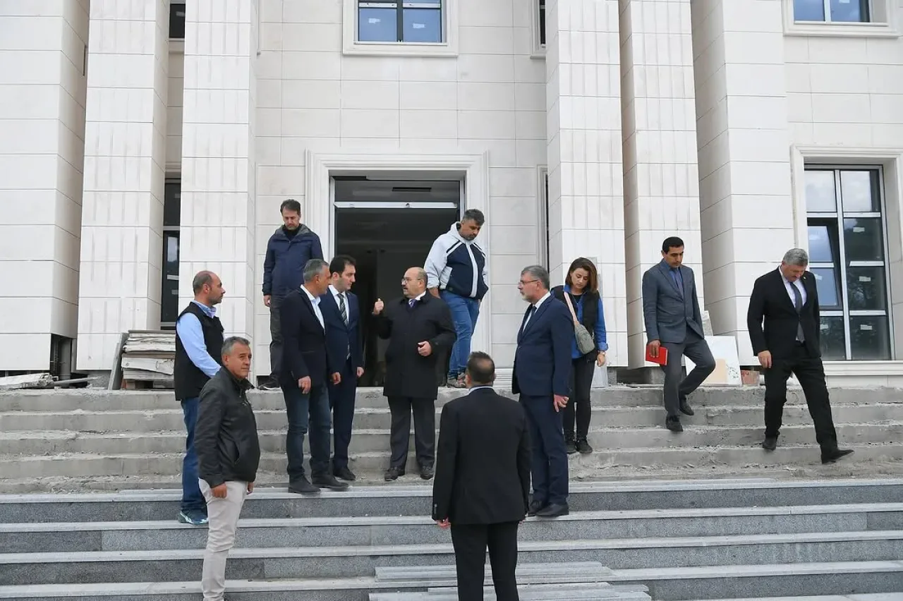 Balıkesir Valisi Ustaoğlu, Kepsut'ta Yeni Hükümet Konağı İnşaatını İnceledi Balıkesir Valisi Ustaoğlu, Kepsut'ta Yeni Hükümet Konağı İnşaatını İnceledi