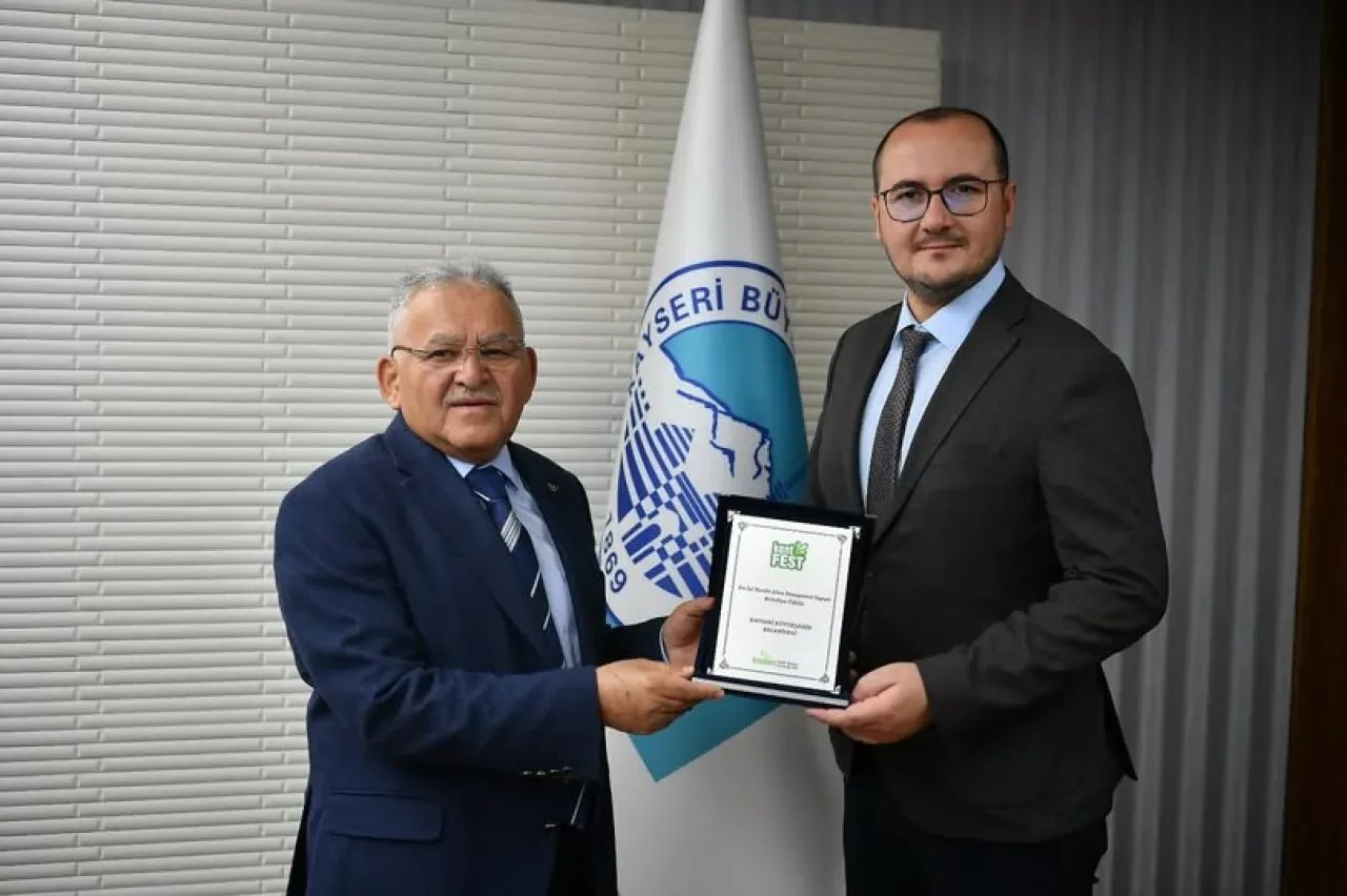 Kayseri Büyükşehir Belediyesi'ne KentFest 2025'ten Tarihi Dönüşüm Ödülü Kayseri Büyükşehir Belediyesi'ne KentFest 2025'ten Tarihi Dönüşüm Ödülü