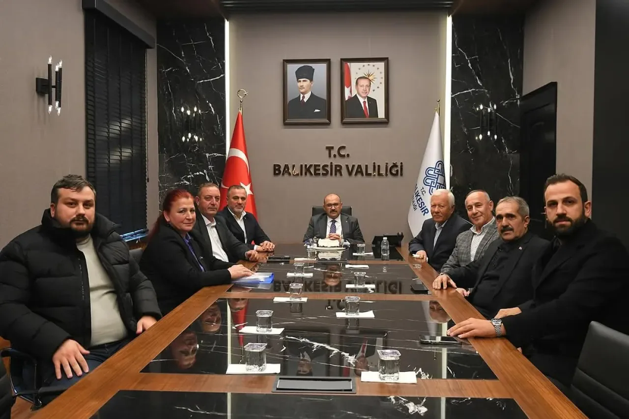 Bandırma Dernek Başkanları Vali İsmail Ustaoğlu'nu Ziyaret Etti Bandırma Dernek Başkanları Vali İsmail Ustaoğlu'nu Ziyaret Etti
