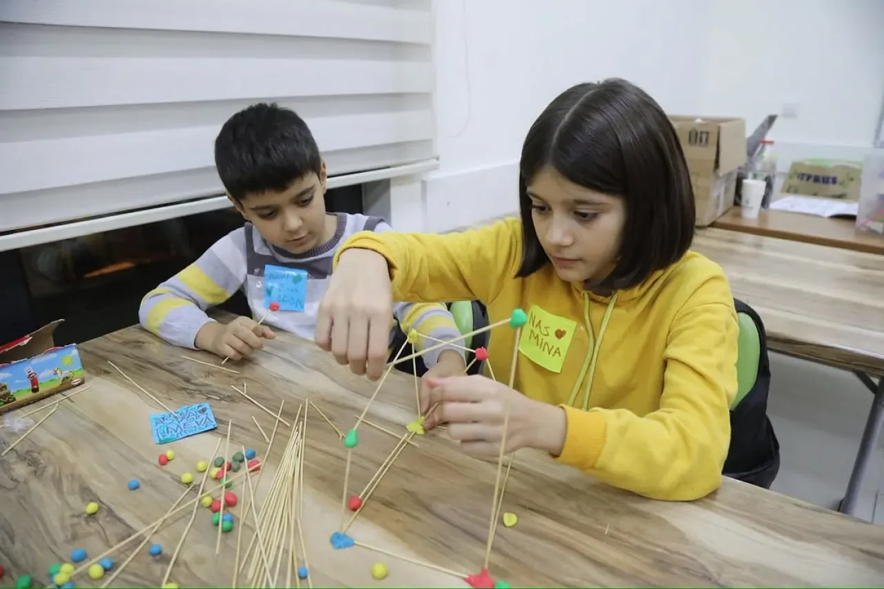 Çankayalı Minikler, Depreme Dayanıklı Binaların Sırrını Eğlenerek Öğrendi Çankayalı Minikler, Depreme Dayanıklı Binaların Sırrını Eğlenerek Öğrendi
