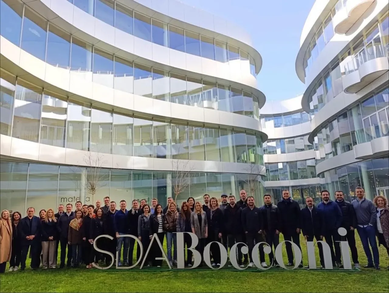Koç Üniversitesi EMBA Mezunları Milano'da Liderlik ve Sürdürülebilirlik Temasıyla Buluştu Koç Üniversitesi EMBA Mezunları Milano'da Liderlik ve Sürdürülebilirlik Temasıyla Buluştu