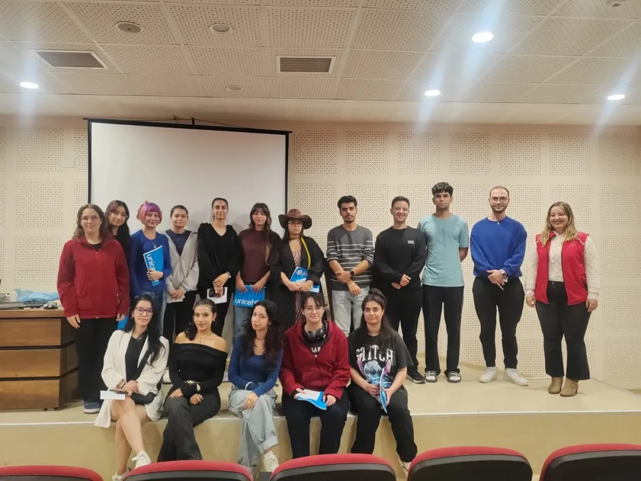 Serik Gençlik Merkezi'nde Uluslararası Gençlik Çalışmaları ile Yeni Ufuklar Açılıyor Serik Gençlik Merkezi'nde Uluslararası Gençlik Çalışmaları ile Yeni Ufuklar Açılıyor