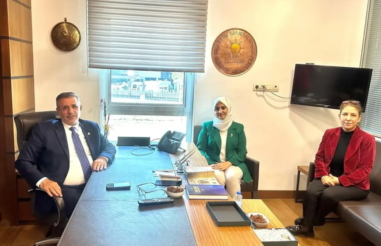 AK Partili Milletvekili'nden Kadın Kolları'na Teşekkür Ziyareti AK Partili Milletvekili'nden Kadın Kolları'na Teşekkür Ziyareti