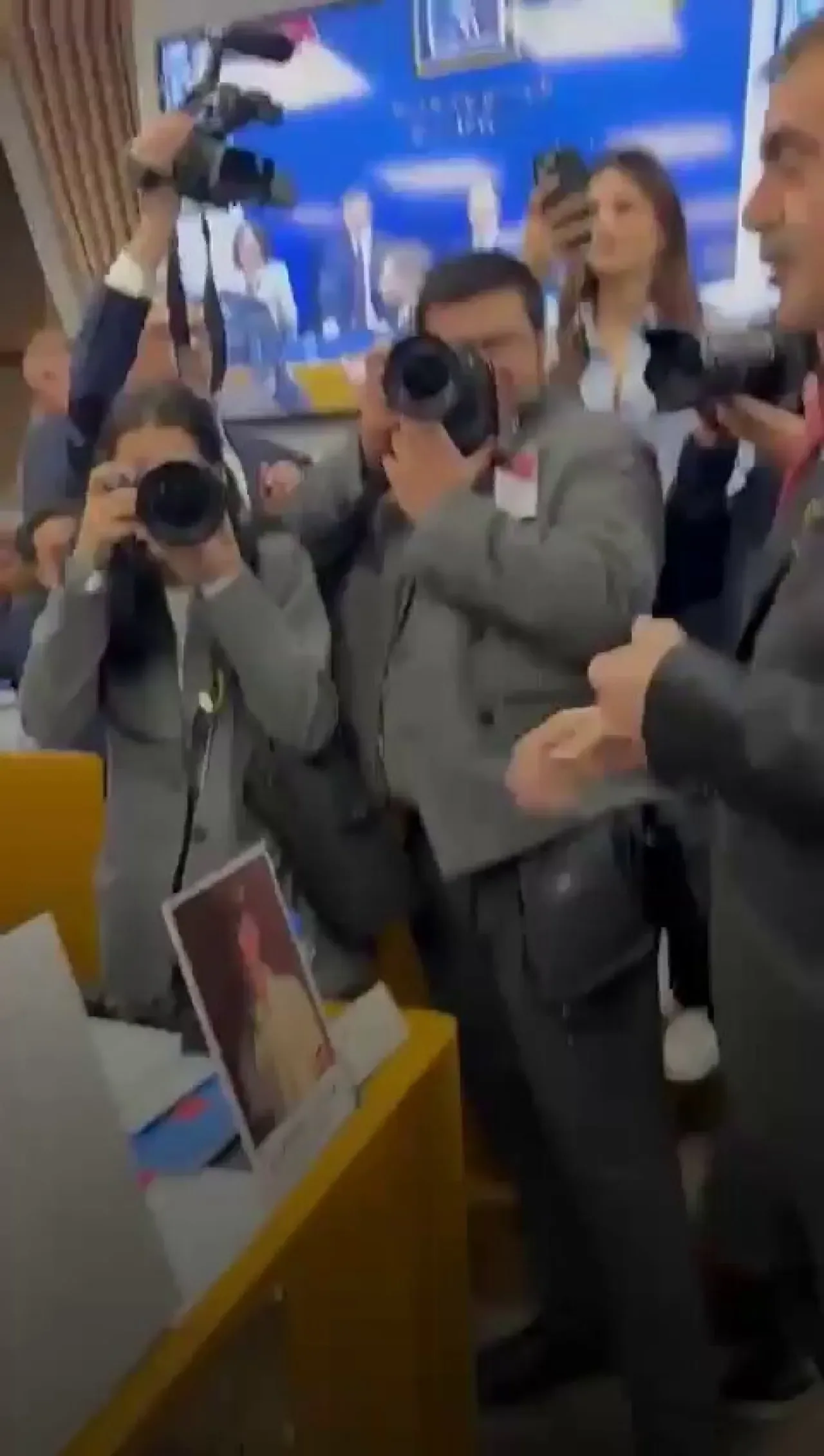 Bakan Tekin ve Veli Ağbaba Arasında Sert Tartışma: "Söylediklerinin Yüzde 99'u Yalan" Bakan Tekin ve Veli Ağbaba Arasında Sert Tartışma: "Söylediklerinin Yüzde 99'u Yalan"