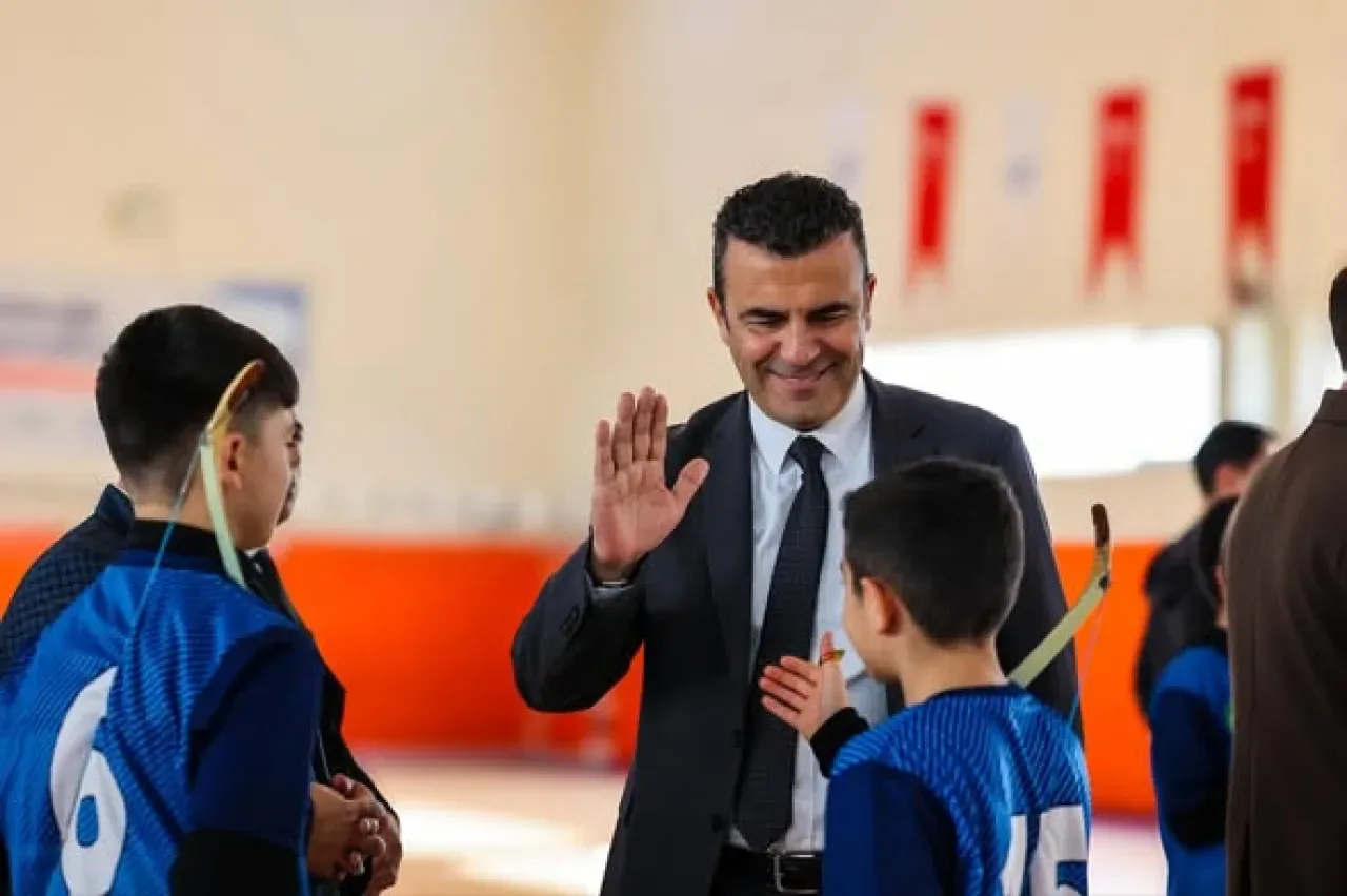 Geleceğin Okçuları İstanbul'da Yetişiyor: 300 Okula Okçuluk Eğitimi Geleceğin Okçuları İstanbul'da Yetişiyor: 300 Okula Okçuluk Eğitimi