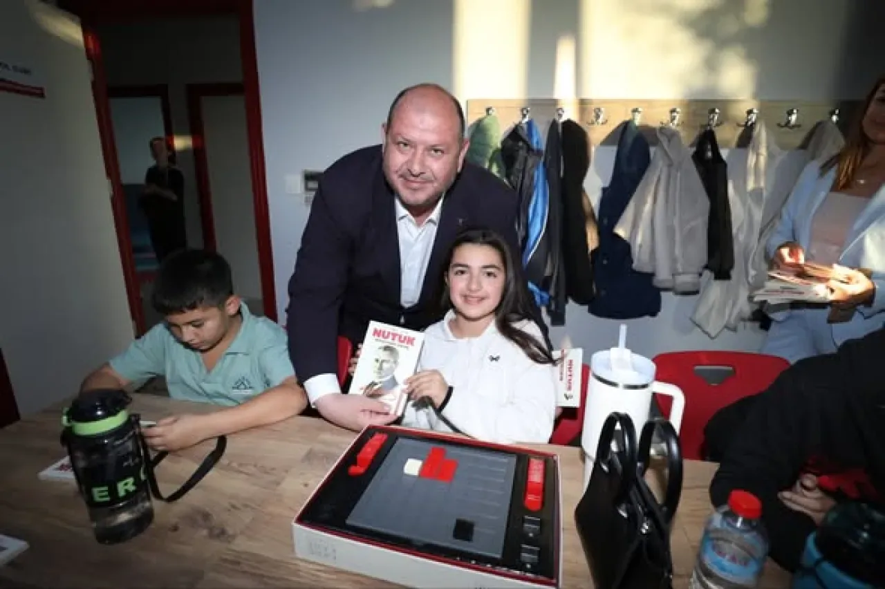 Menderes'te Çocuklar ve Ebeveynler İçin Hak ve İletişim Eğitimi Menderes'te Çocuklar ve Ebeveynler İçin Hak ve İletişim Eğitimi