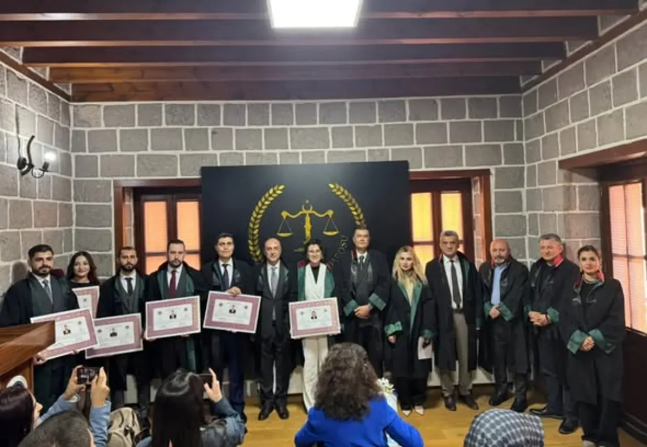 Ankara'da Yeni Avukatlar Mesleğe Adım Attı Ankara'da Yeni Avukatlar Mesleğe Adım Attı