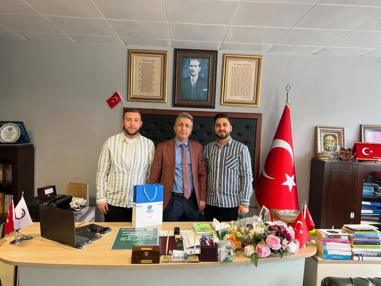 Anadolu Gençlik Derneği Bağcılar'da Siyer-i Nebi Yarışması İçin Okul Ziyaretleri Tamamlandı Anadolu Gençlik Derneği Bağcılar'da Siyer-i Nebi Yarışması İçin Okul Ziyaretleri Tamamlandı