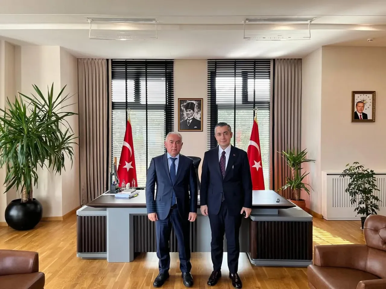 İstanbul Vali Yardımcısı Can Aksoy, Şile Kaymakamı Mustafa Çit'i Ziyaret Etti İstanbul Vali Yardımcısı Can Aksoy, Şile Kaymakamı Mustafa Çit'i Ziyaret Etti