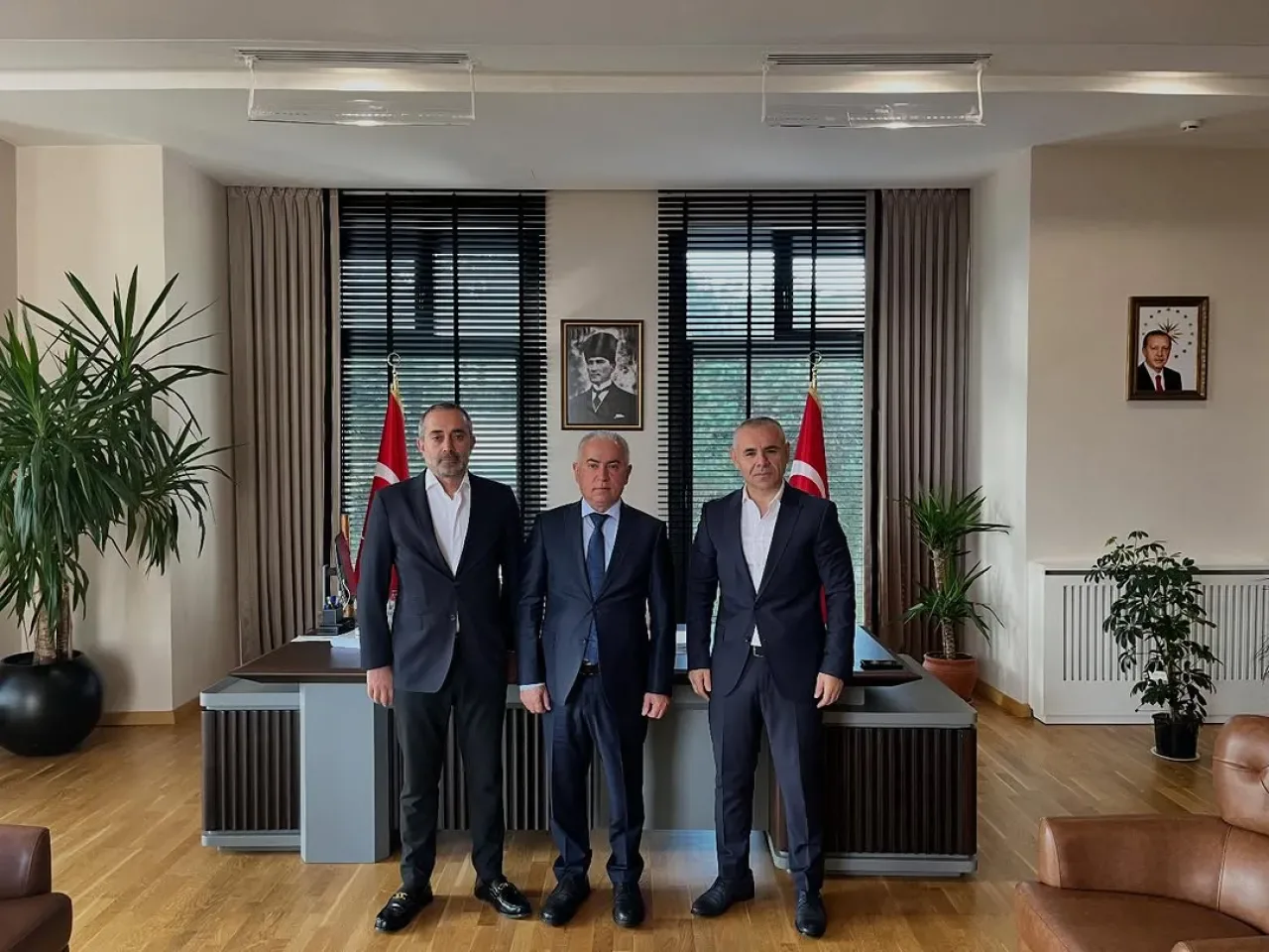Şile Kaymakamı Mustafa Çit'e İş İnsanlarından Ziyaret Şile Kaymakamı Mustafa Çit'e İş İnsanlarından Ziyaret