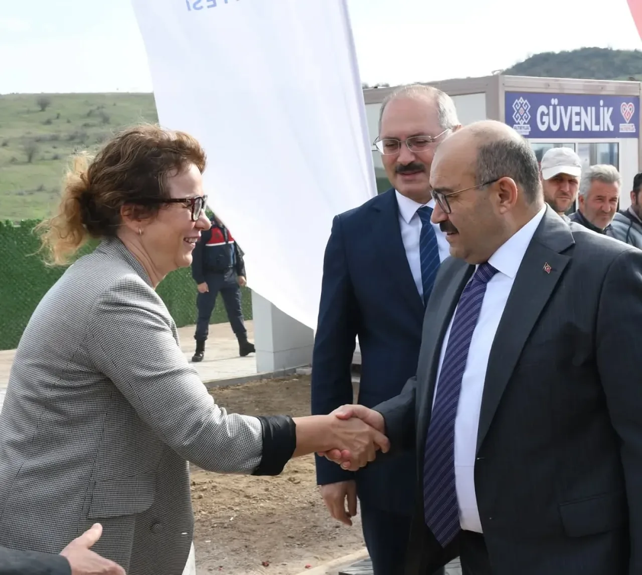 Balıkesir'de Sokak Hayvanları İçin Modern Yaşam Merkezi Açıldı Balıkesir'de Sokak Hayvanları İçin Modern Yaşam Merkezi Açıldı