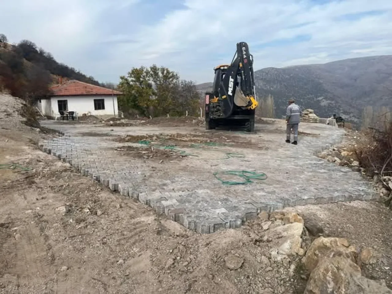 Kalecik Belediyesi Şeyhmahmut Mahallesi'nde Kilit Parke Taşı Çalışması Tamamlandı Kalecik Belediyesi Şeyhmahmut Mahallesi'nde Kilit Parke Taşı Çalışması Tamamlandı