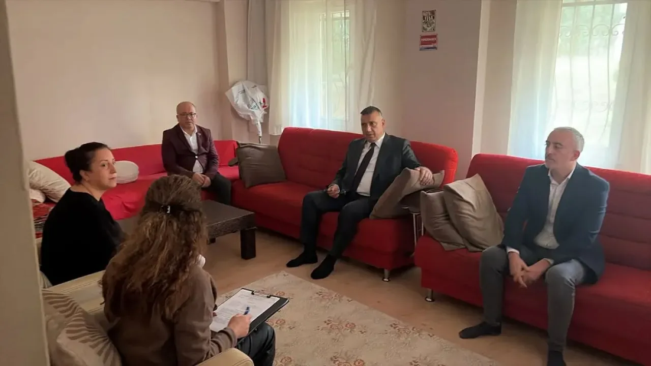 Ailemiz İstanbul Projesi ile Tuzla'da Ailelere Ziyaret Ailemiz İstanbul Projesi ile Tuzla'da Ailelere Ziyaret