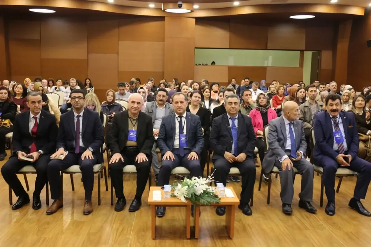 Tuzla Öğretmen Akademileri, Prof. Dr. Nurullah Genç'in Katılımıyla Açıldı Tuzla Öğretmen Akademileri, Prof. Dr. Nurullah Genç'in Katılımıyla Açıldı