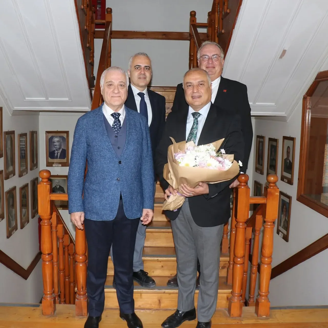 İstanbul Diş Hekimleri Odası'ndan İstanbul Üniversitesi Diş Hekimliği Fakültesi'ne 22 Kasım Öncesi Ziyaret İstanbul Diş Hekimleri Odası'ndan İstanbul Üniversitesi Diş Hekimliği Fakültesi'ne 22 Kasım Öncesi Ziyaret