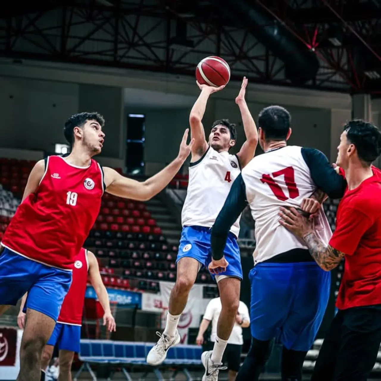 Gaziantep Basketbol Takımı, Hafta Sonu Maçına Yoğun Antrenmanla Hazırlanıyor Gaziantep Basketbol Takımı, Hafta Sonu Maçına Yoğun Antrenmanla Hazırlanıyor