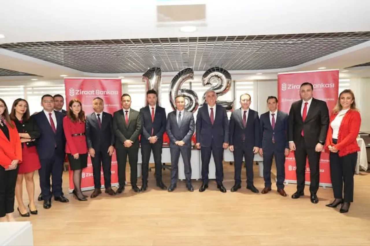 Gaziantep Valisi Kemal Çeber, Ziraat Bankası'nın 162. Kuruluş Yıldönümünü Kutladı Gaziantep Valisi Kemal Çeber, Ziraat Bankası'nın 162. Kuruluş Yıldönümünü Kutladı