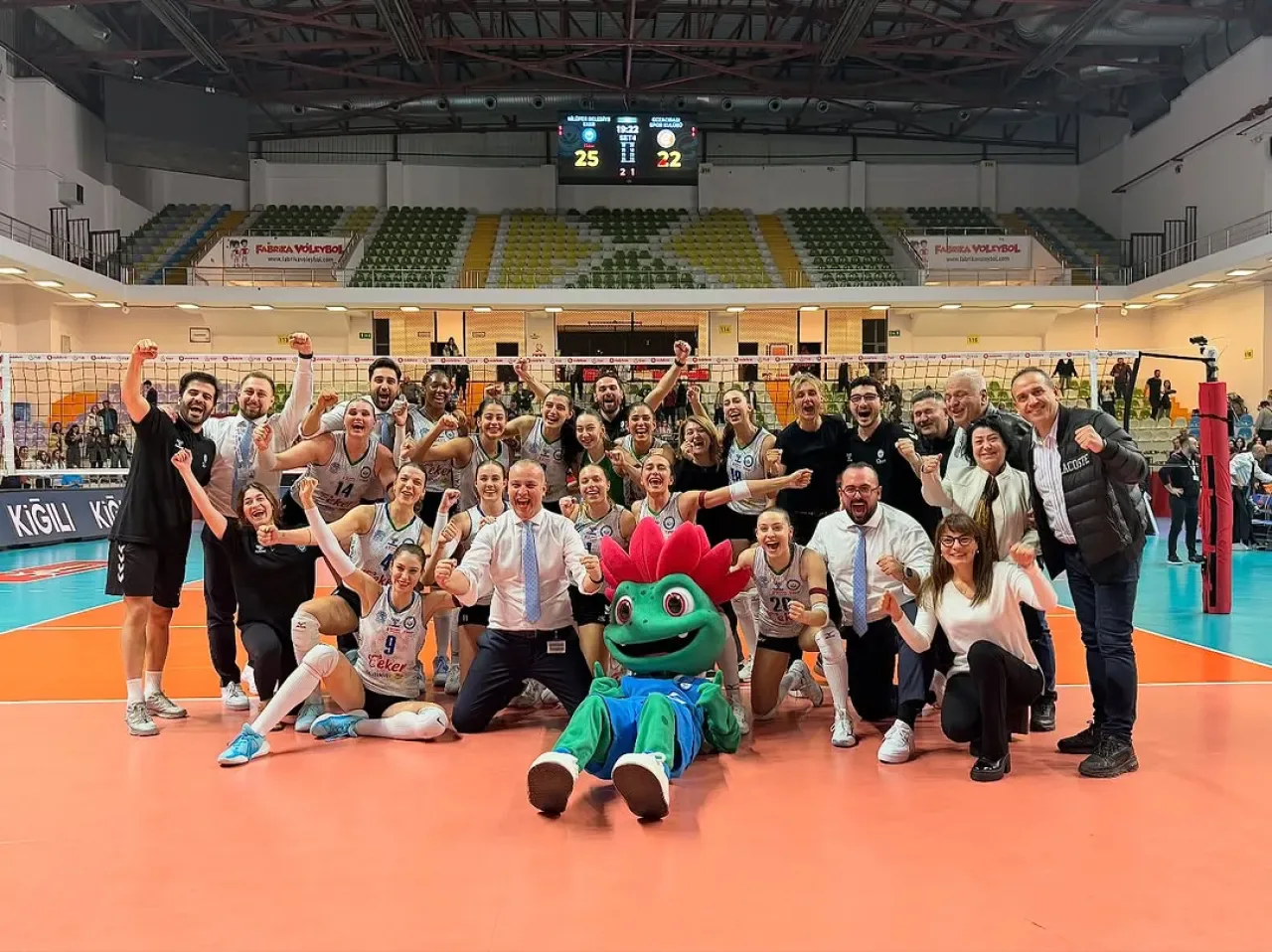 Nilüfer Belediyespor, Eczacıbaşı Dynavit'i 3-1 Mağlup Etti Nilüfer Belediyespor, Eczacıbaşı Dynavit'i 3-1 Mağlup Etti