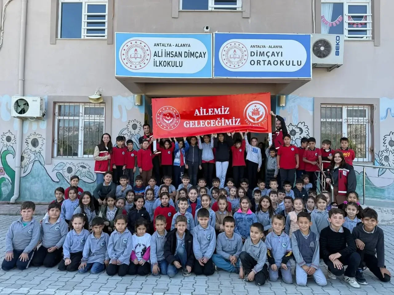 Alanya'da 20 Kasım Dünya Çocuk Hakları Günü'nde Anlamlı Etkinlik Alanya'da 20 Kasım Dünya Çocuk Hakları Günü'nde Anlamlı Etkinlik