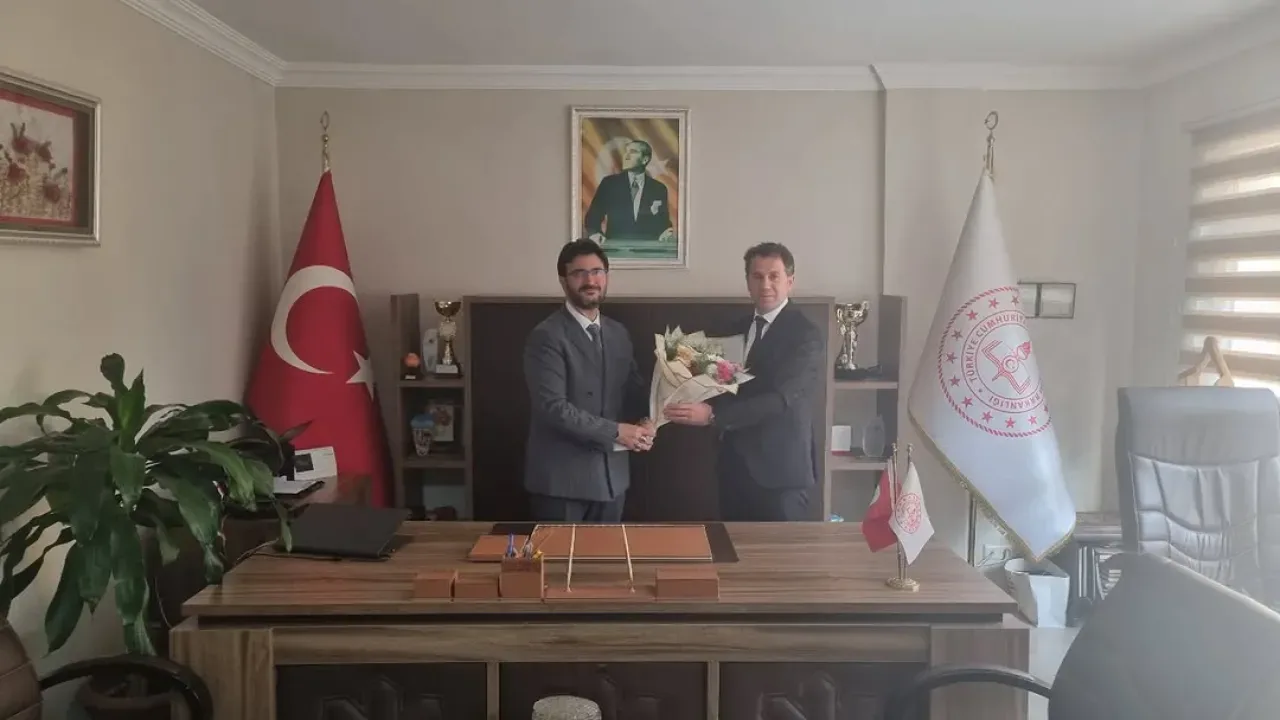 Karacabey'de İlçe Milli Eğitim Müdürlüğünde Görev Devir Teslimi Karacabey'de İlçe Milli Eğitim Müdürlüğünde Görev Devir Teslimi