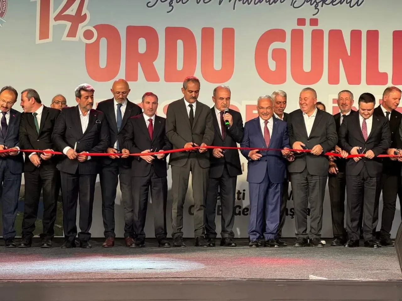 MHP'li Heyet Atatürk Havalimanı'ndaki Ordu Tanıtım Günleri Açılışına Katıldı MHP'li Heyet Atatürk Havalimanı'ndaki Ordu Tanıtım Günleri Açılışına Katıldı