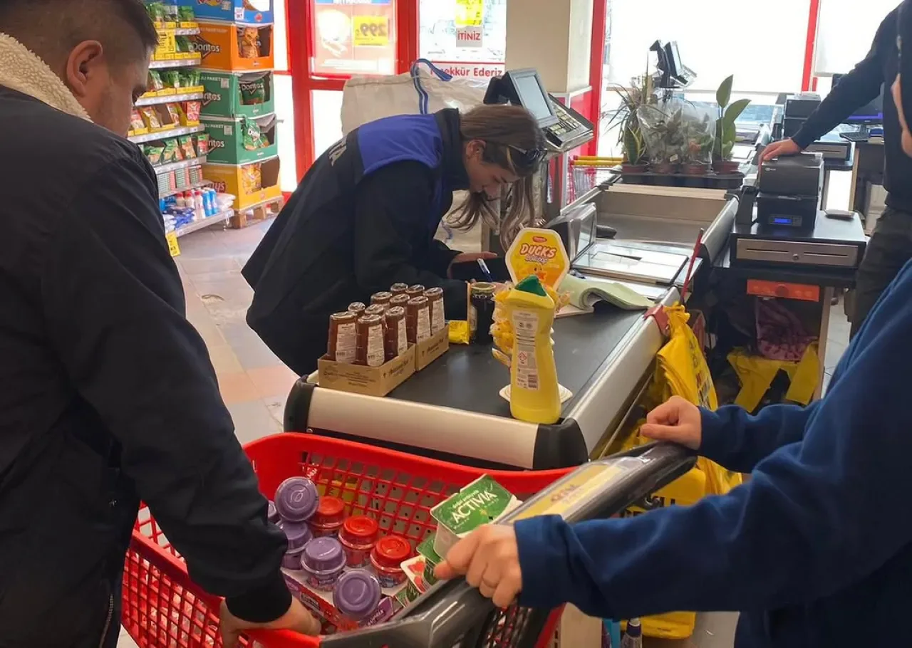 Kalecik Belediyesi, Market ve İş Yerlerinde Denetimleri Sıklaştırdı Kalecik Belediyesi, Market ve İş Yerlerinde Denetimleri Sıklaştırdı