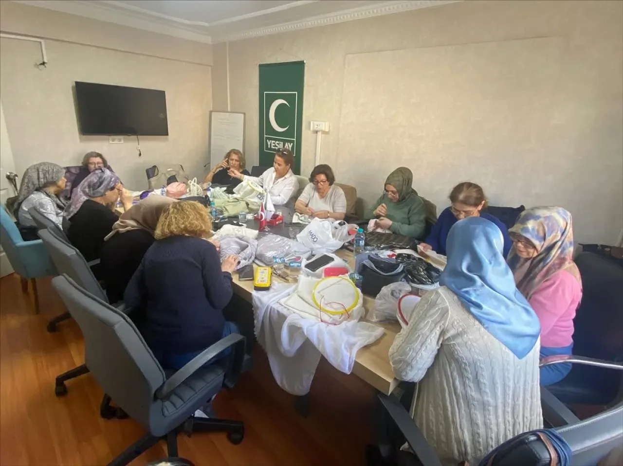 Eyüpsultan'da Yeşilay Mefruşat Atölyesi ile Üretken ve Sağlıklı Bir Yaşam Eyüpsultan'da Yeşilay Mefruşat Atölyesi ile Üretken ve Sağlıklı Bir Yaşam