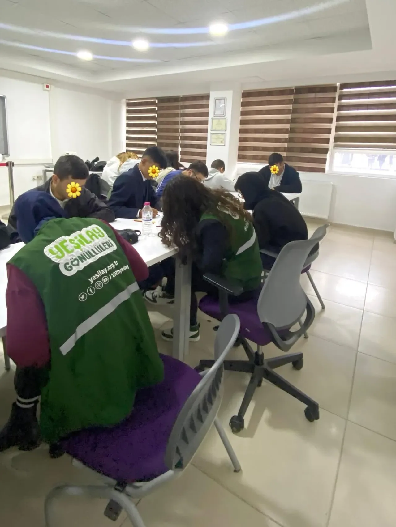 Yeşilay Beykoz'dan Öğrencilere Bağımlılıkla Mücadele Semineri Yeşilay Beykoz'dan Öğrencilere Bağımlılıkla Mücadele Semineri